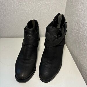 Eileen Fisher Veto Cuolo Black Size 6.5 Back-Zip Ankle Boots